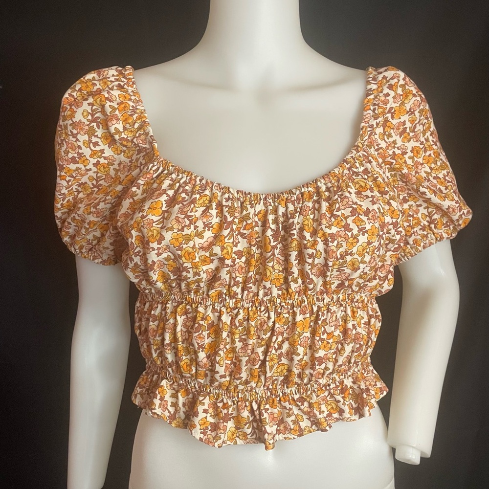 B.O.G collection sz SM cottage core floral puff sleeve crop top.Elastic bodice